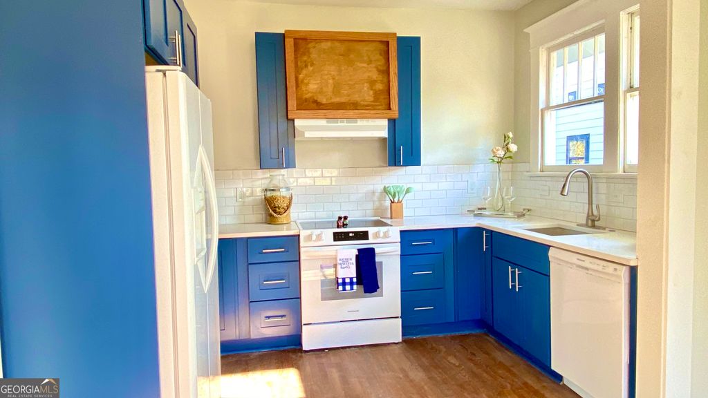 Photo of 658 Cascade Avenue SW, Atlanta, GA 30310 (MLS # 10654336)