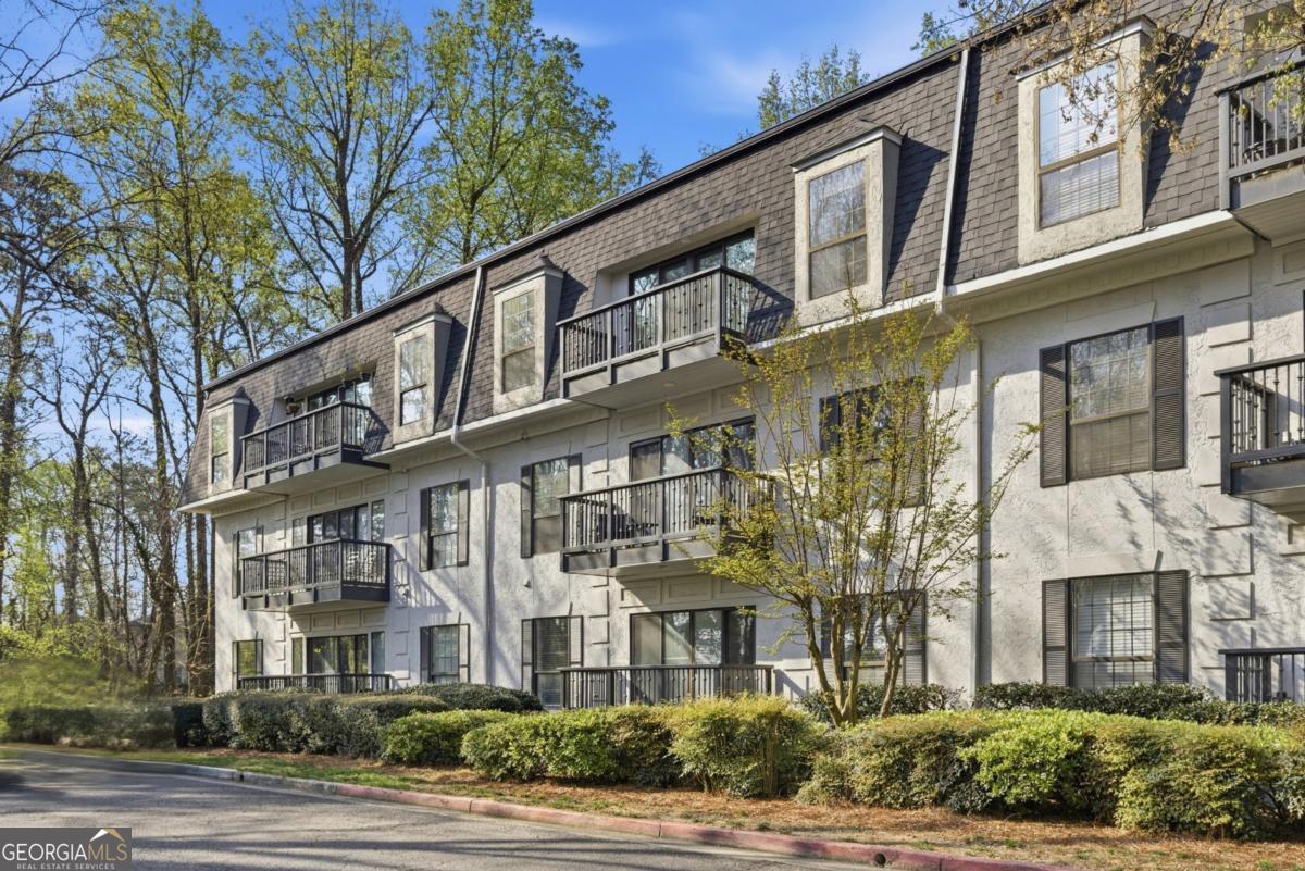 3115 Pine Heights DR NE