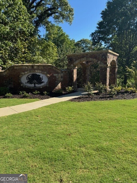 A rare opportunity! .42 acre lot located in the subdivision The Oaks on Riverside. Sidewalks, street lights, walking distance to Riverside drive, Riverside Park, Lake Lanier, and Trolley access to downtown Gainesville. Shops, schools, downtown Gainesville, and top rated Northeast Georgia Medical Center are 5 minutes away. Architectural controls ensure neighborhood consistency. This property offers accessibility, convenience, and neighborhood charm.