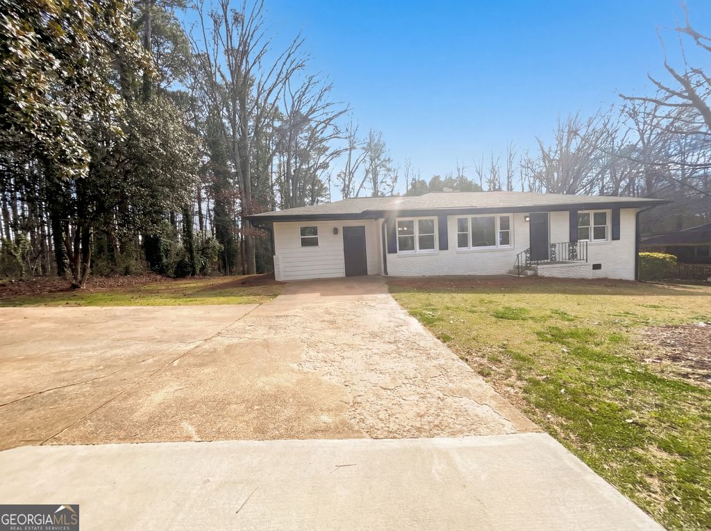 Photo of 1325 Hidden Circle Drive, Sugar Hill, GA 30518 (MLS # 10700292)