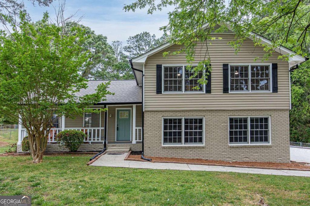 Photo of 1330 Grovenor Way, Riverdale, GA 30296 (MLS # 10755197)