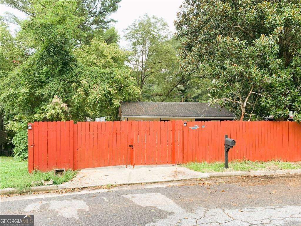 Photo of 1551 Ferno Drive NW, Atlanta, GA 30318 (MLS # 10764875)