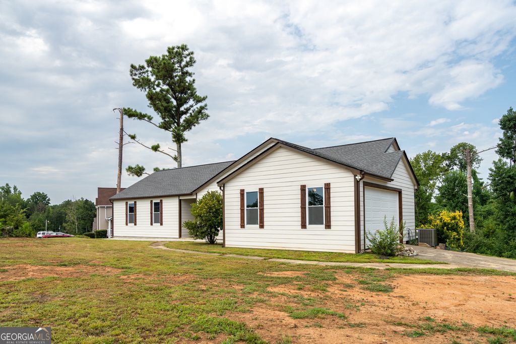 Photo of 57 Natures Cove Road, Newnan, GA 30263 (MLS # 10691741)