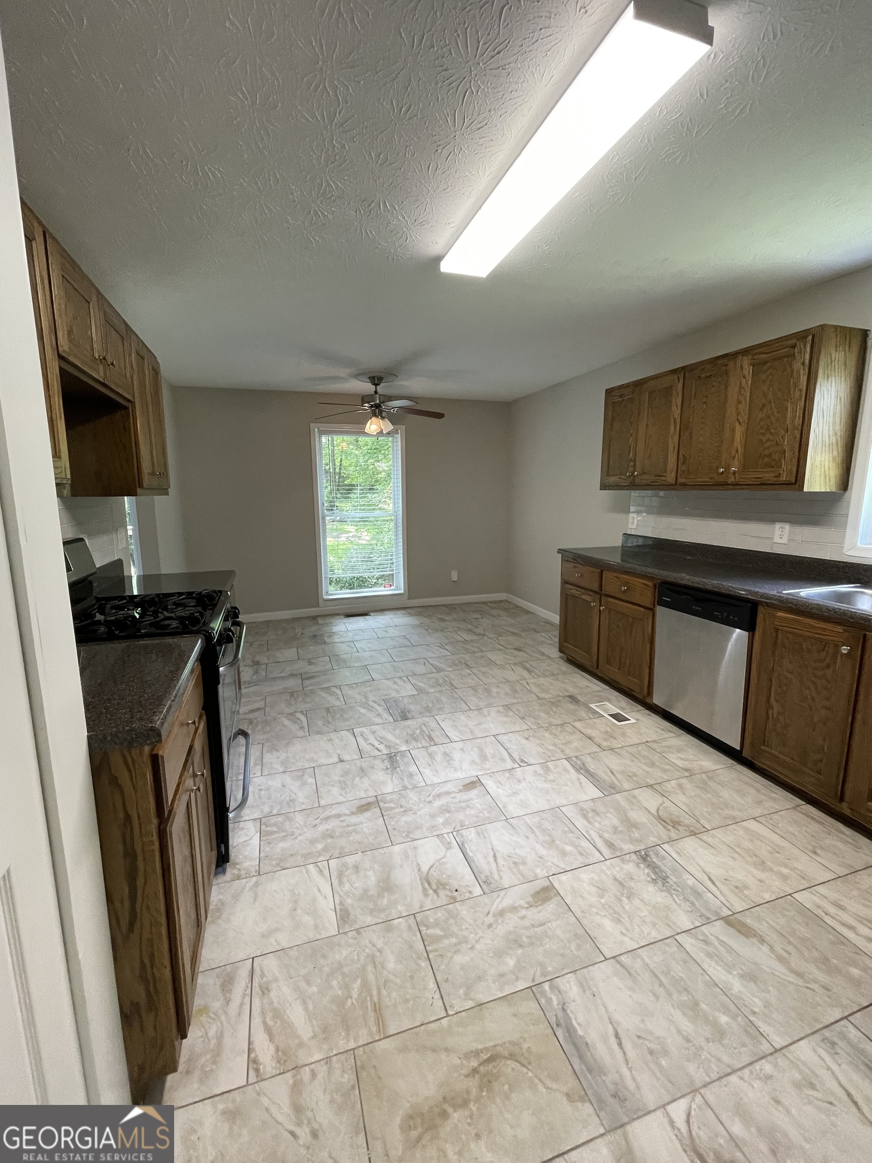 686 Favorwood DR SW