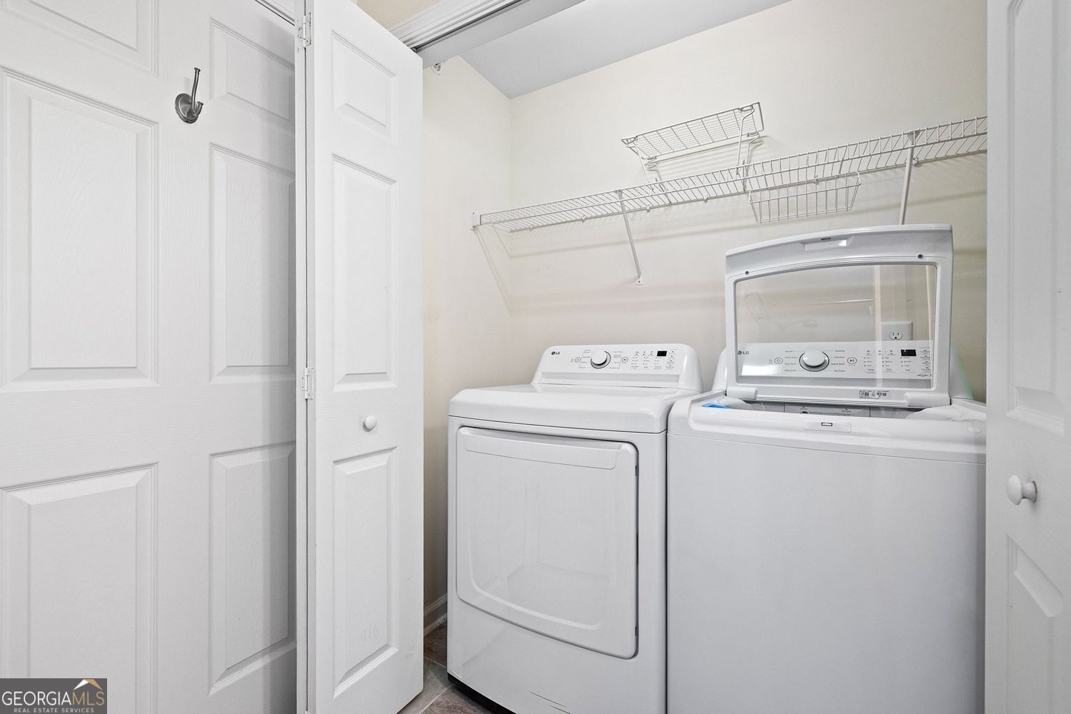 Marietta, Georgia 30067, United States, 2 Bedrooms Bedrooms, ,2 BathroomsBathrooms,Residential,Active,160028