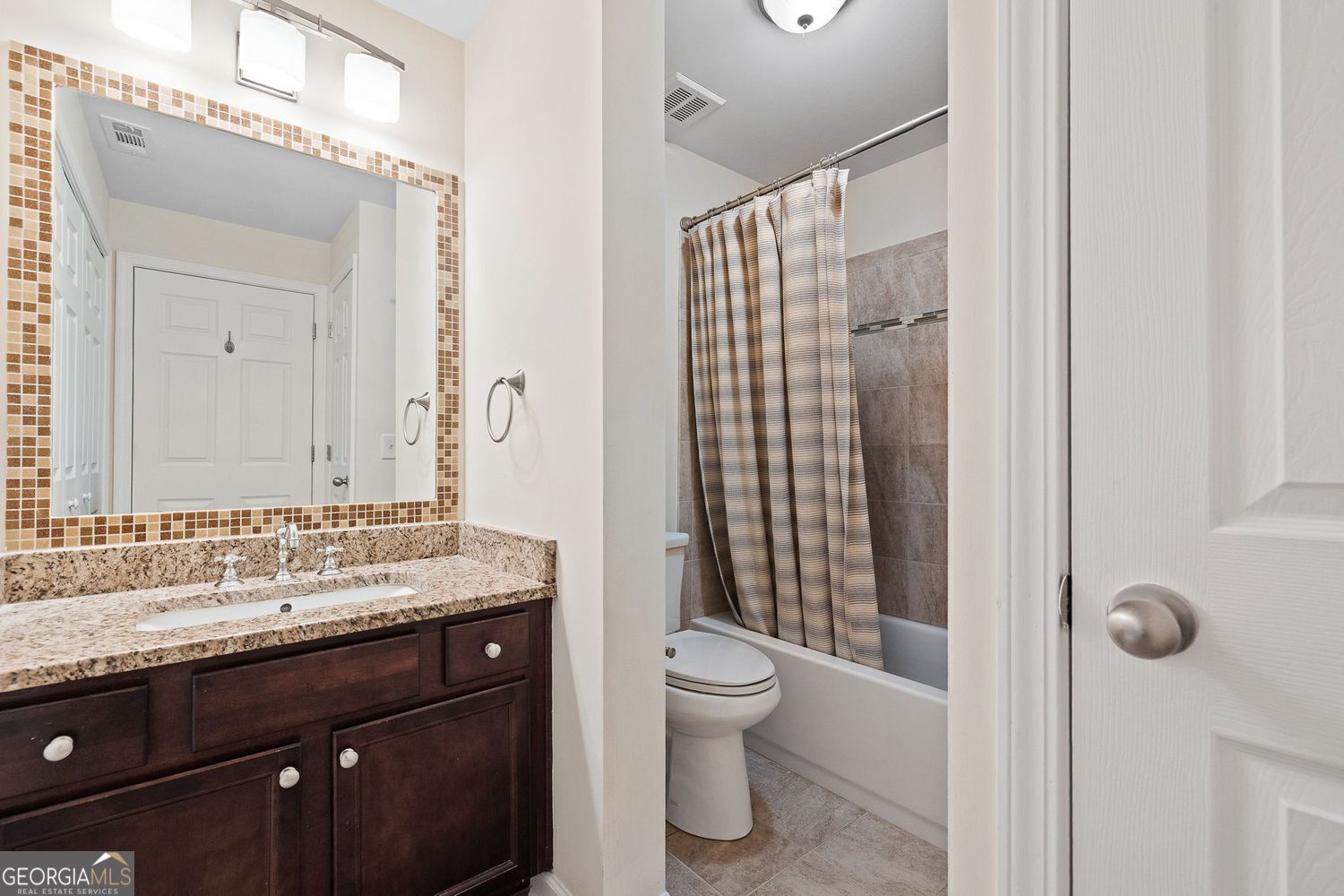 Marietta, Georgia 30067, United States, 2 Bedrooms Bedrooms, ,2 BathroomsBathrooms,Residential,Active,160028