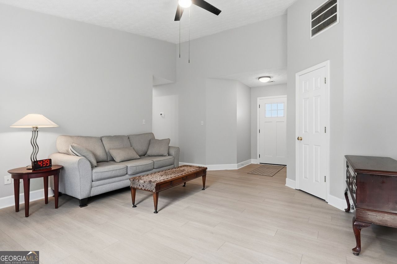 1215 Hillcrest Glenn CIR
