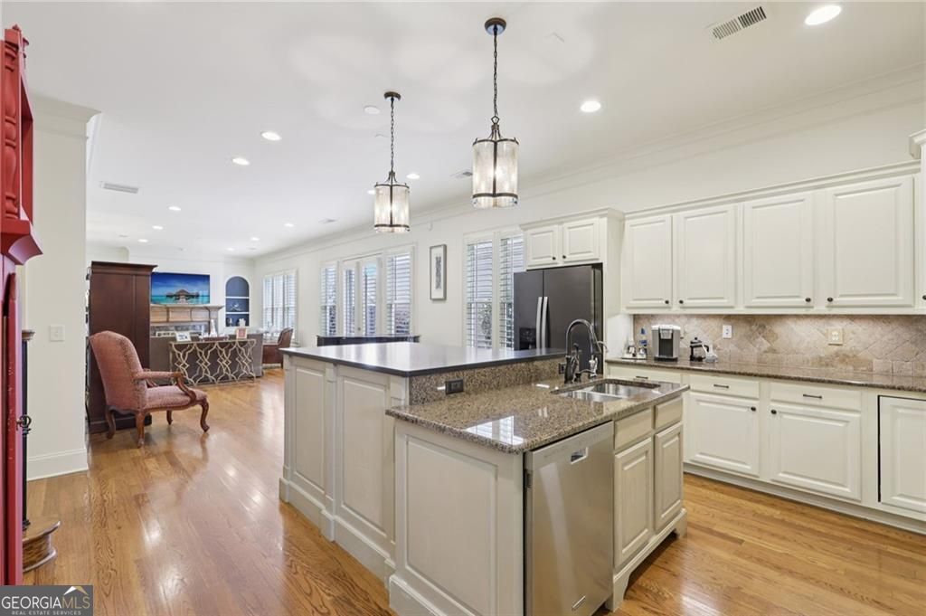 934 Grey Village CIR