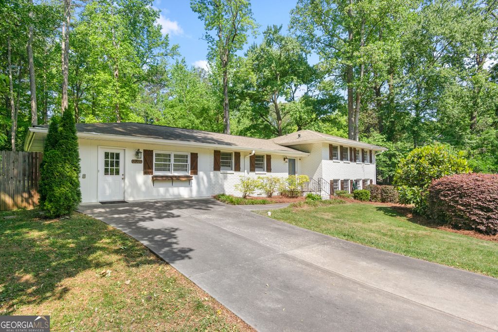 Photo of 3080 Brownmoore Drive SW, Marietta, GA 30060 (MLS # 10741047)