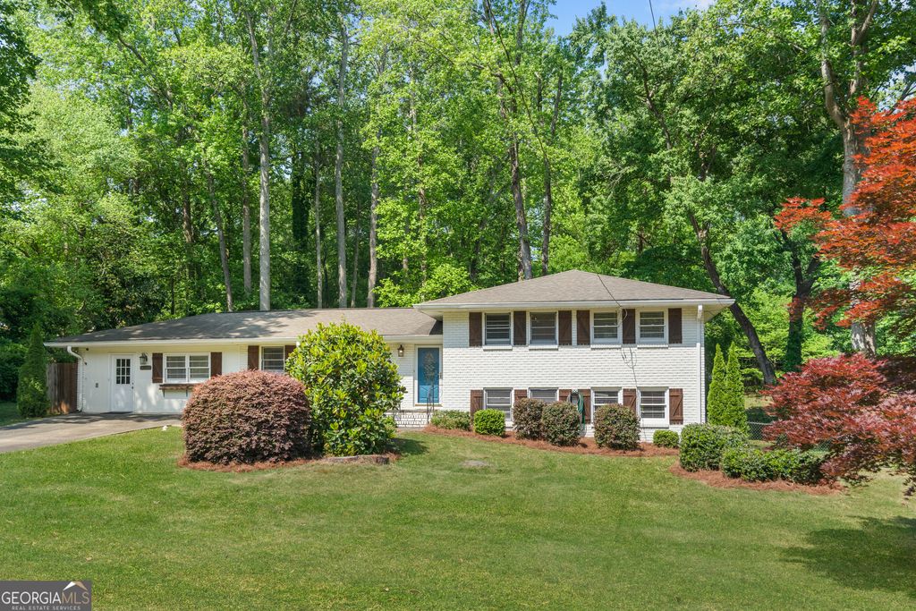 Photo of 3080 Brownmoore Drive SW, Marietta, GA 30060 (MLS # 10741047)