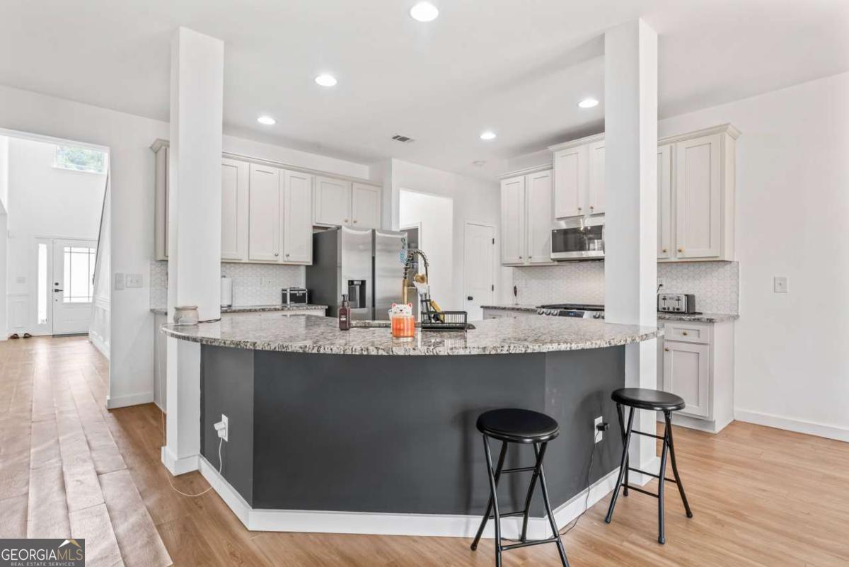 4024 Lucas LN
