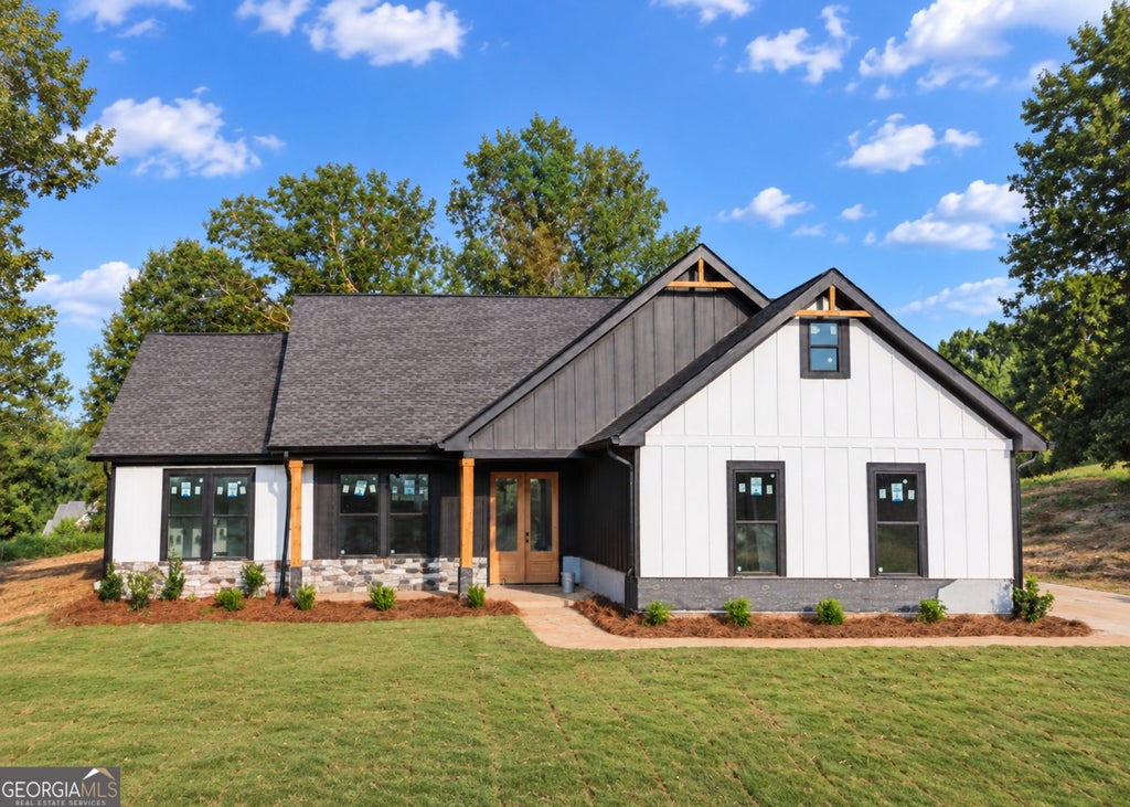 Photo of 373 Stonington Drive, Mount Airy, GA 30563 (MLS # 10848354)