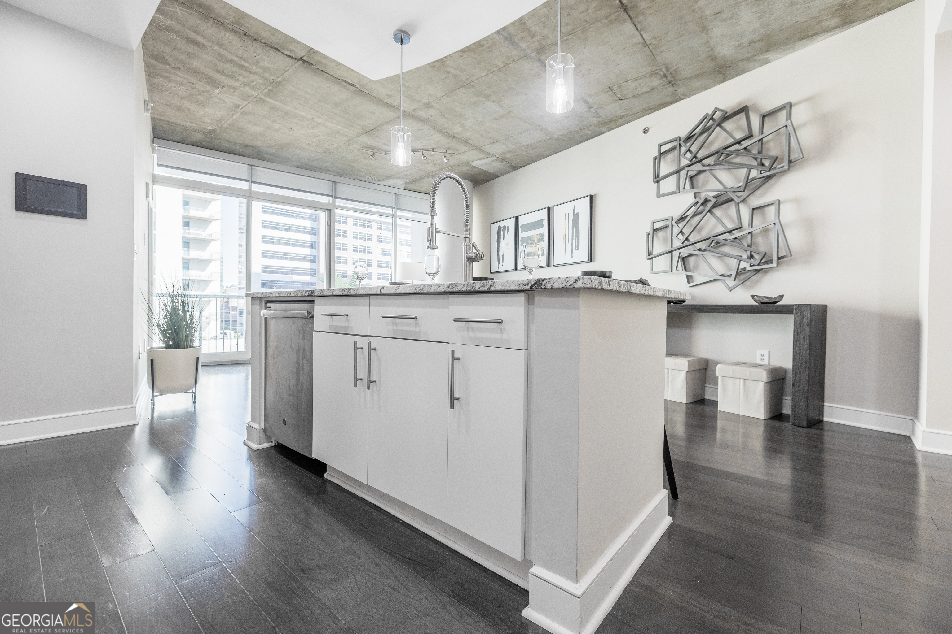 44 PEACHTREE PL NE 1030