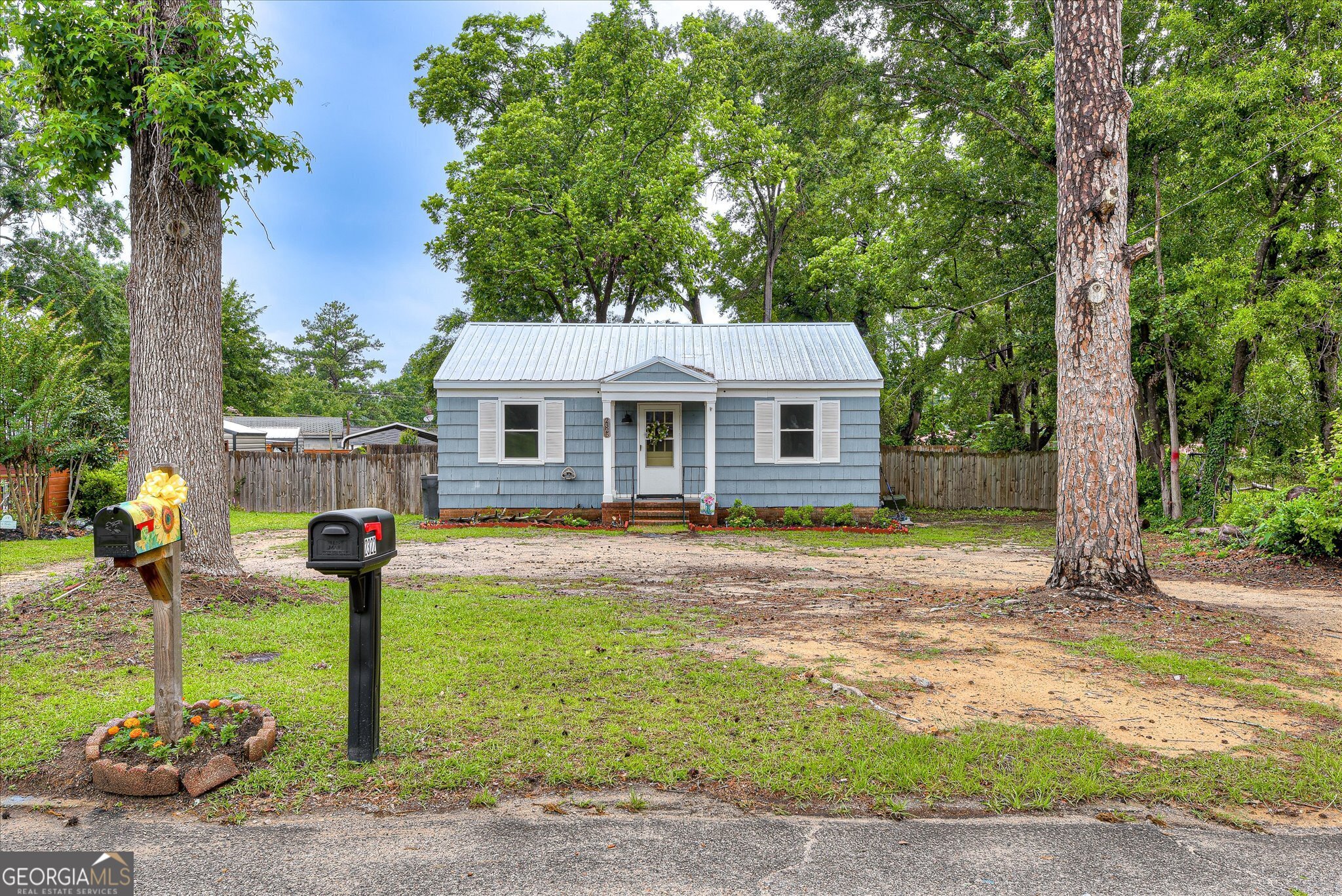 2325 Henry CIR