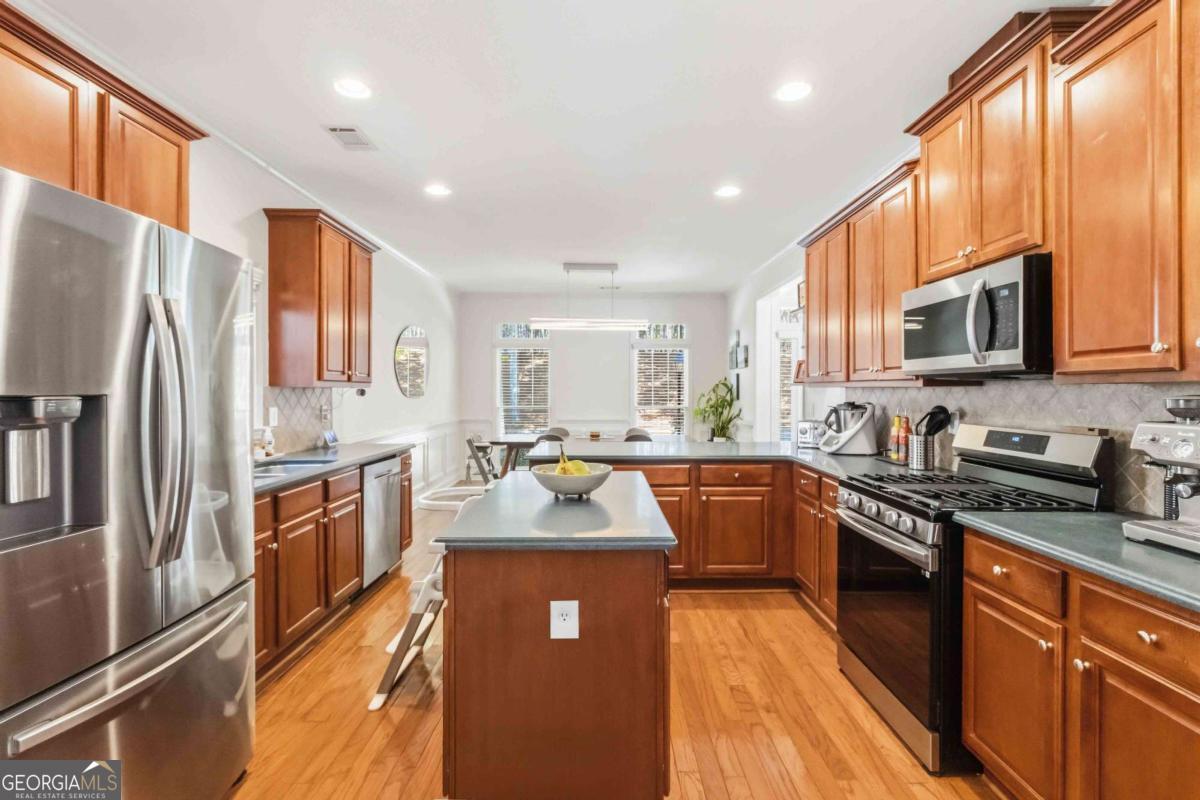 680 Village Crest DR