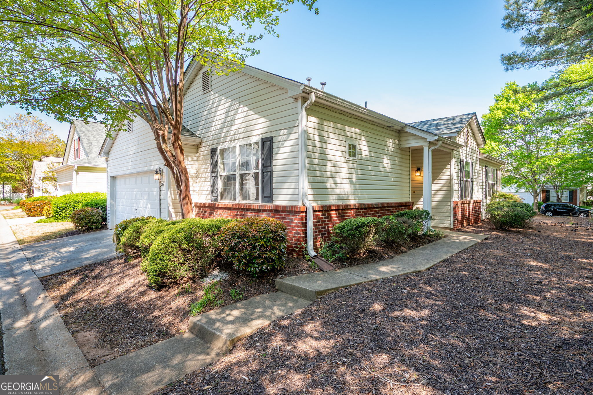 548 W Oaks DR