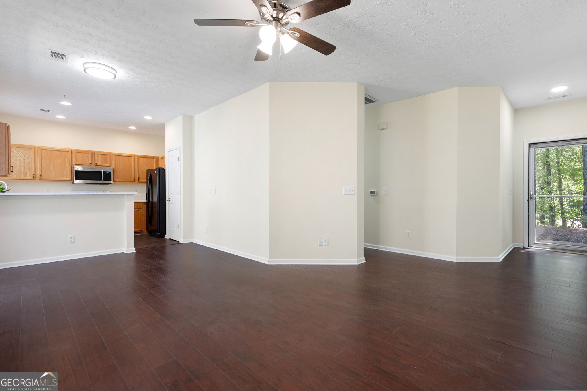 548 W Oaks DR