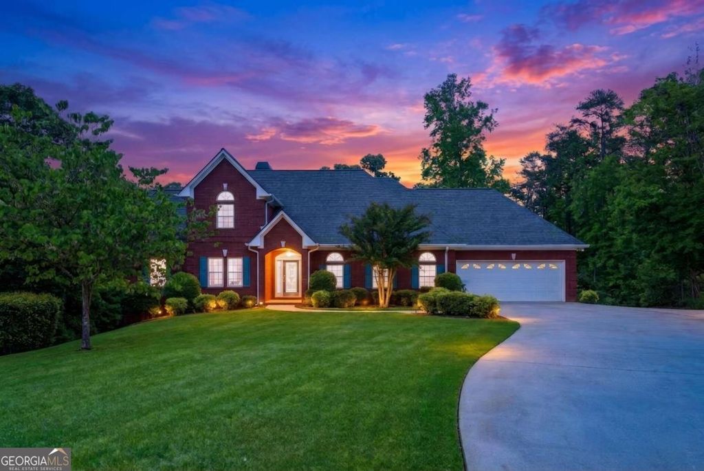 Photo of 2744 Waters Edge Drive, Gainesville, GA 30504 (MLS # 10742091)