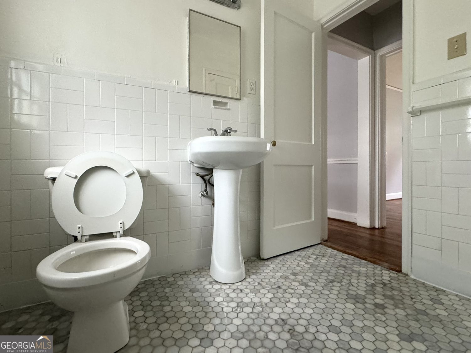 Atlanta, Georgia 30305, United States, 1 Bedroom Bedrooms, ,1 BathroomBathrooms,Residential,Active,251965