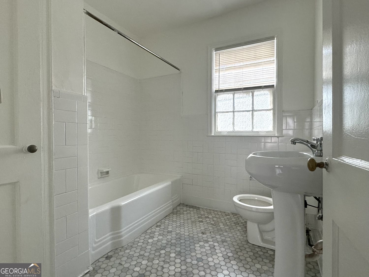 Atlanta, Georgia 30305, United States, 1 Bedroom Bedrooms, ,1 BathroomBathrooms,Residential,Active,251965