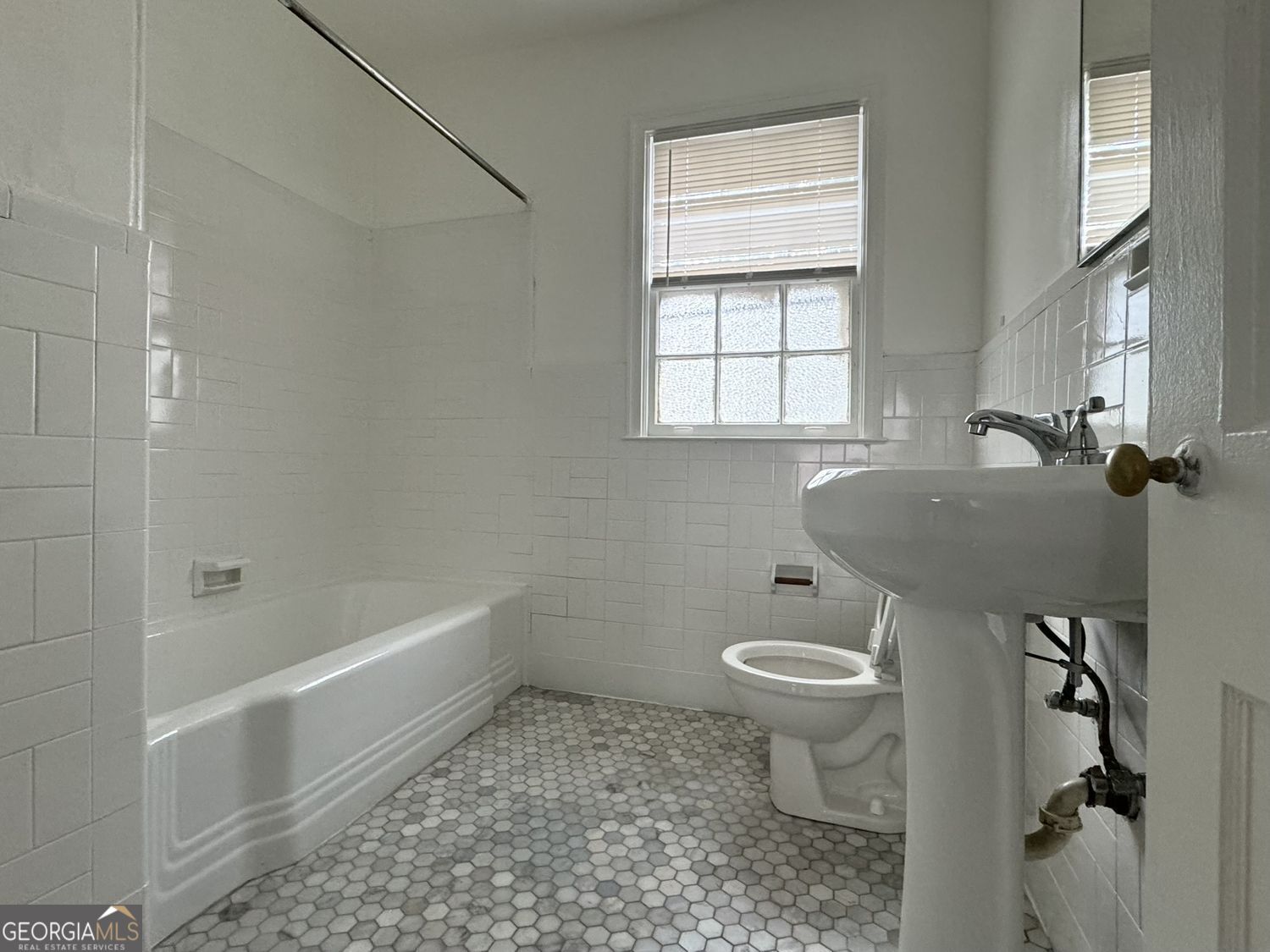 Atlanta, Georgia 30305, United States, 1 Bedroom Bedrooms, ,1 BathroomBathrooms,Residential,Active,251965