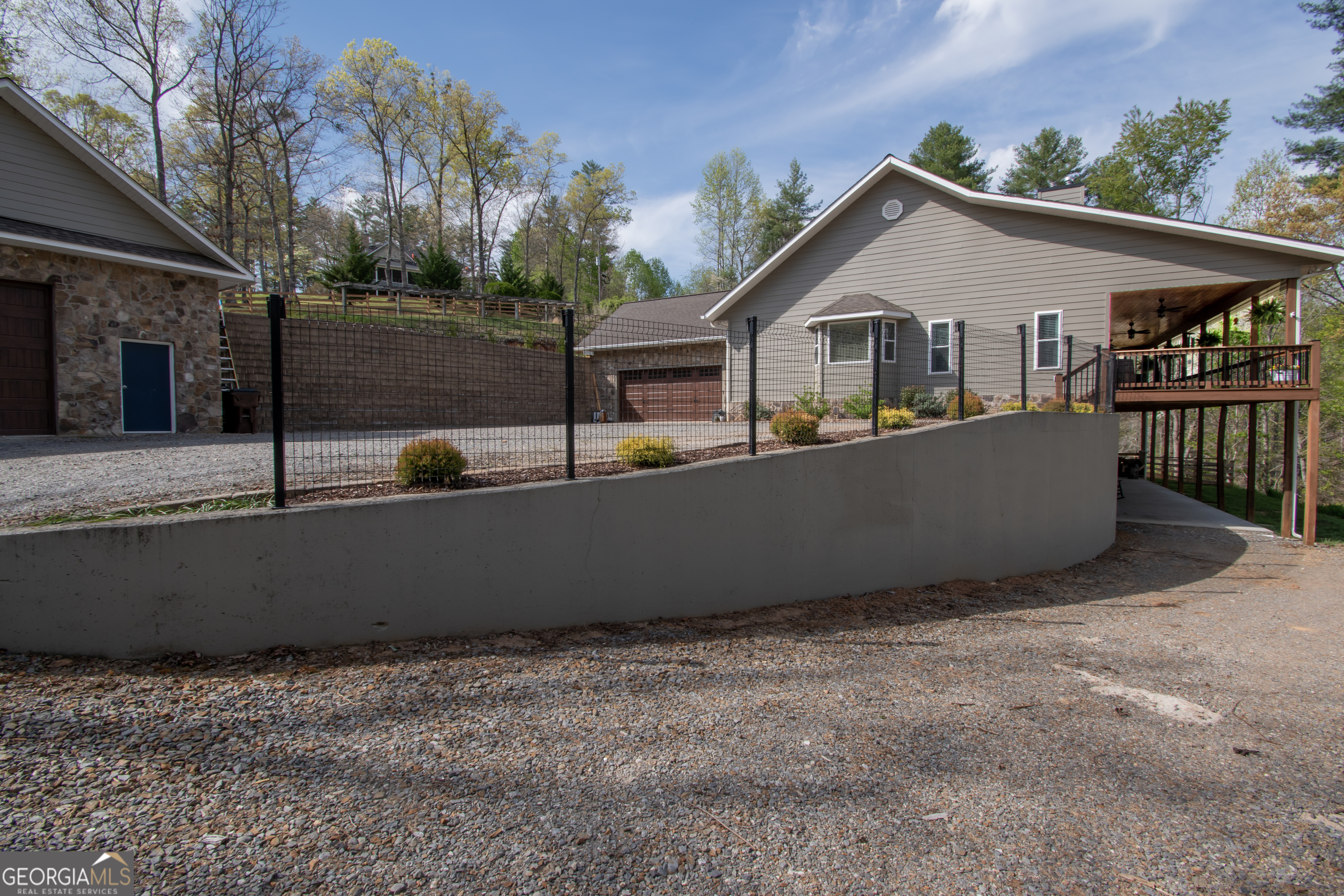 122 Ritz RD