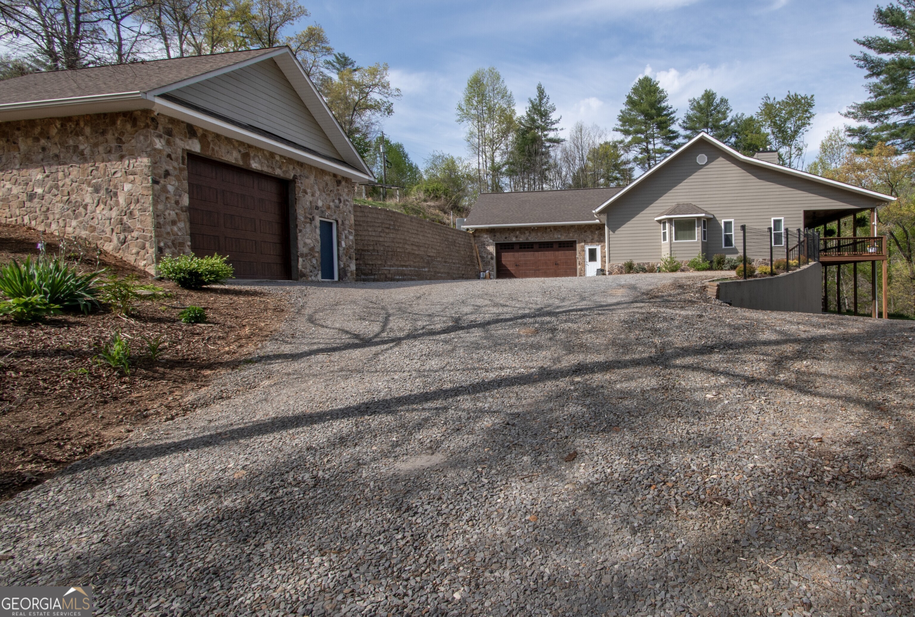 122 Ritz RD
