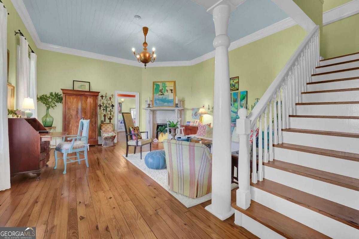 170 Summit CIR