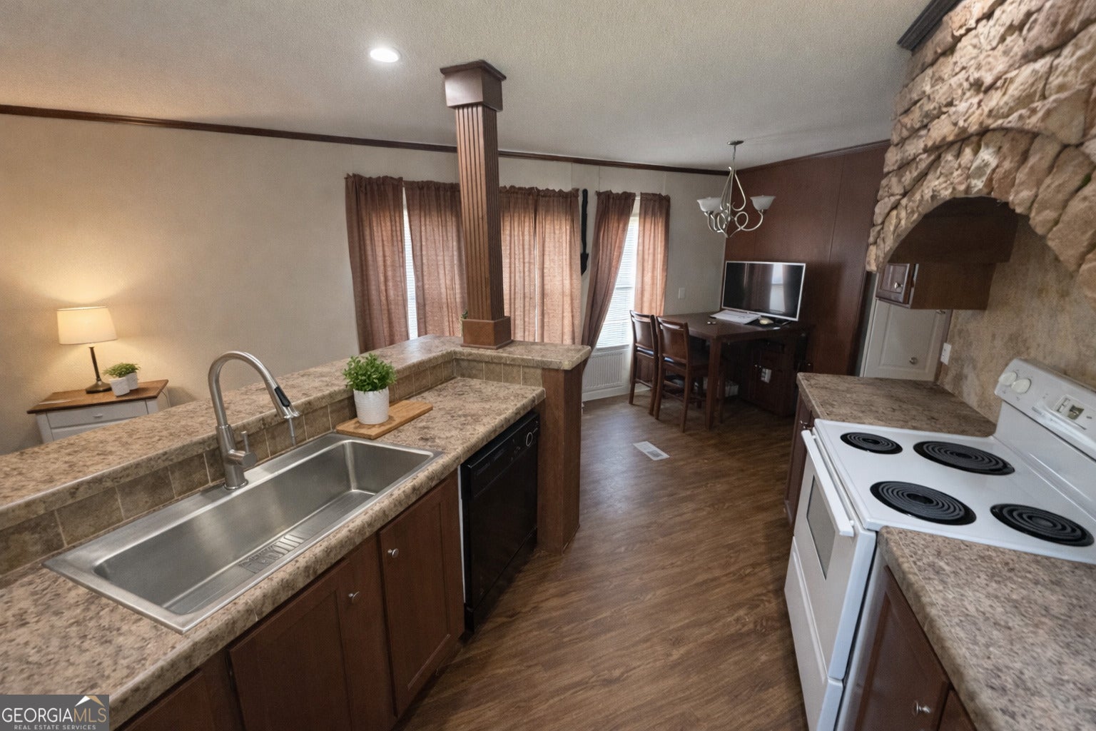 2811 Lyons Center RD