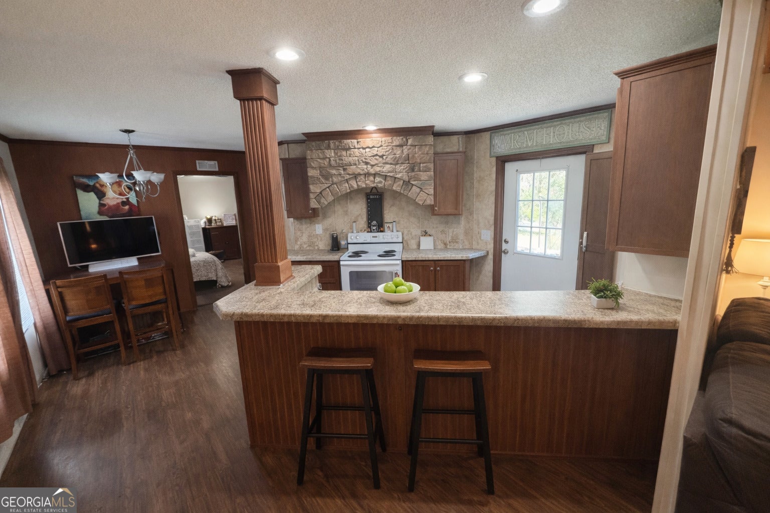 2811 Lyons Center RD