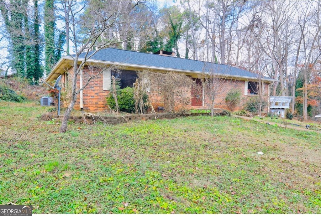 Photo of 562 Dickens Road NW, Lilburn, GA 30047 (MLS # 10725110)