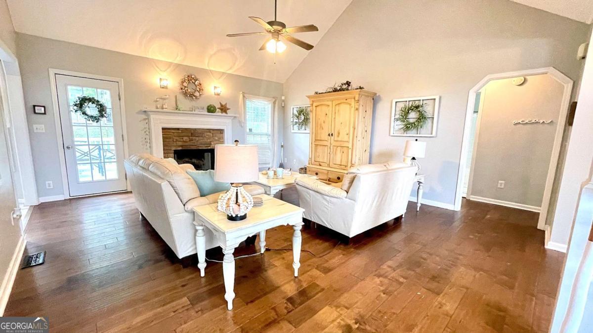 149 Barrington LN