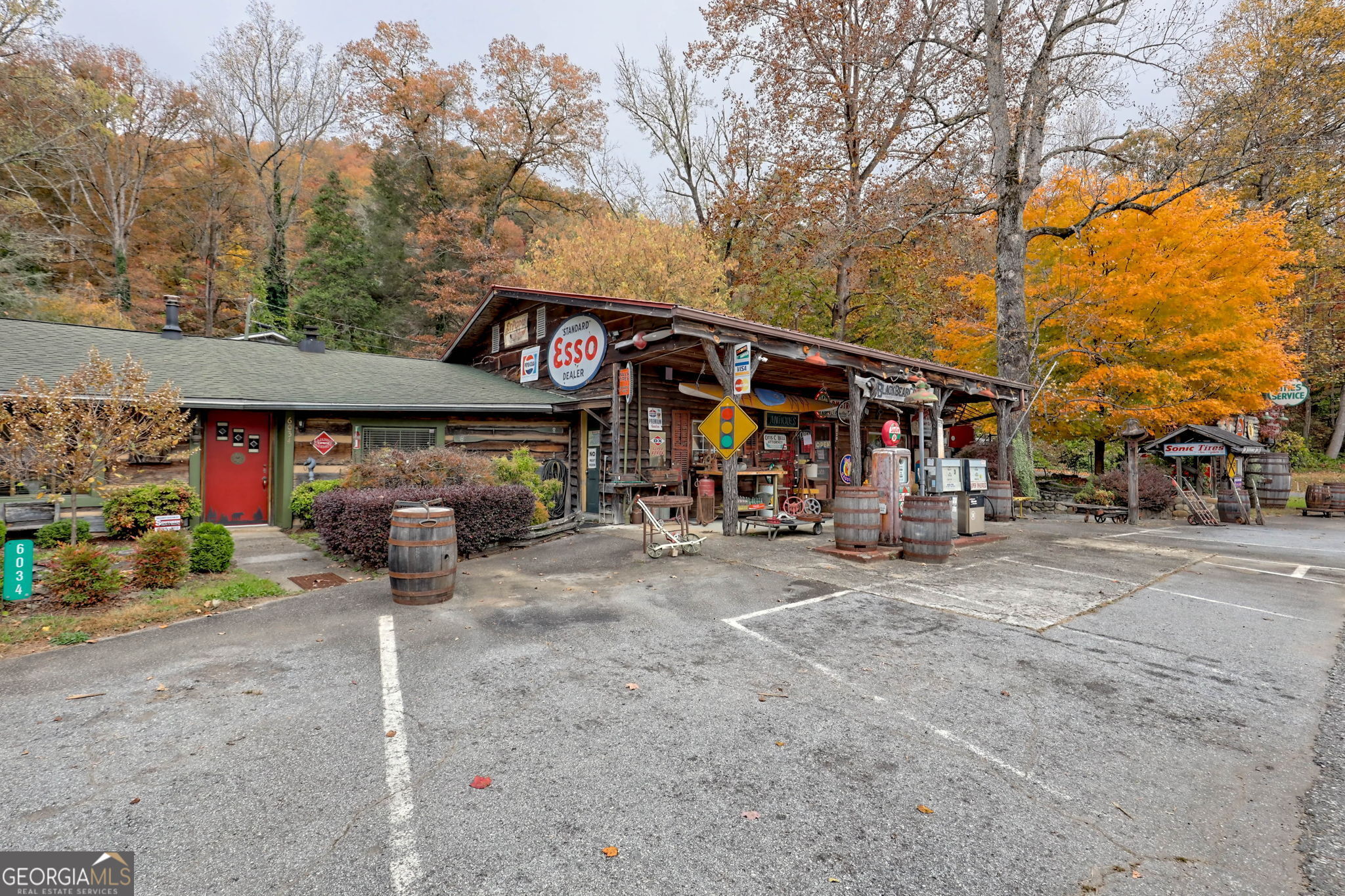 6028 Highway 76 W
