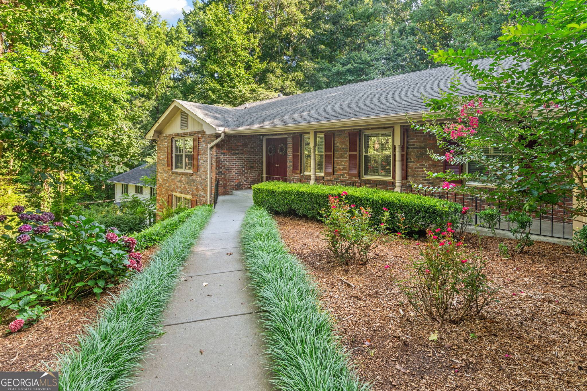 325 Knoll Woods DR