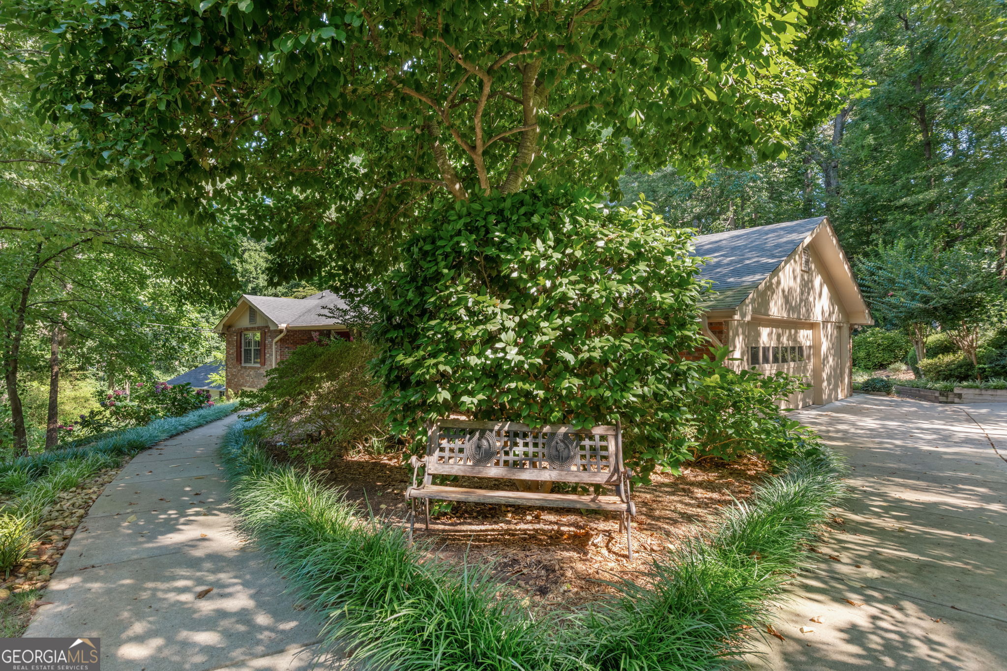 325 Knoll Woods DR
