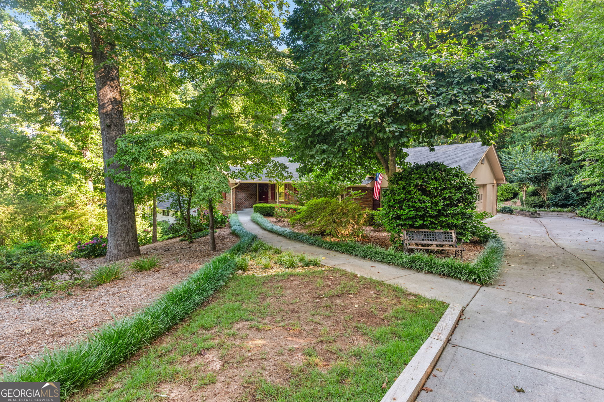 325 Knoll Woods DR