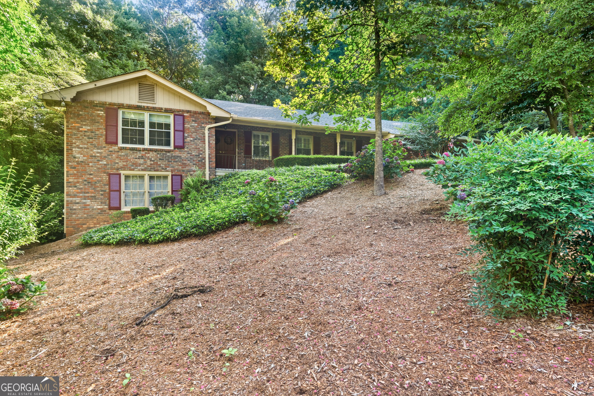 325 Knoll Woods DR