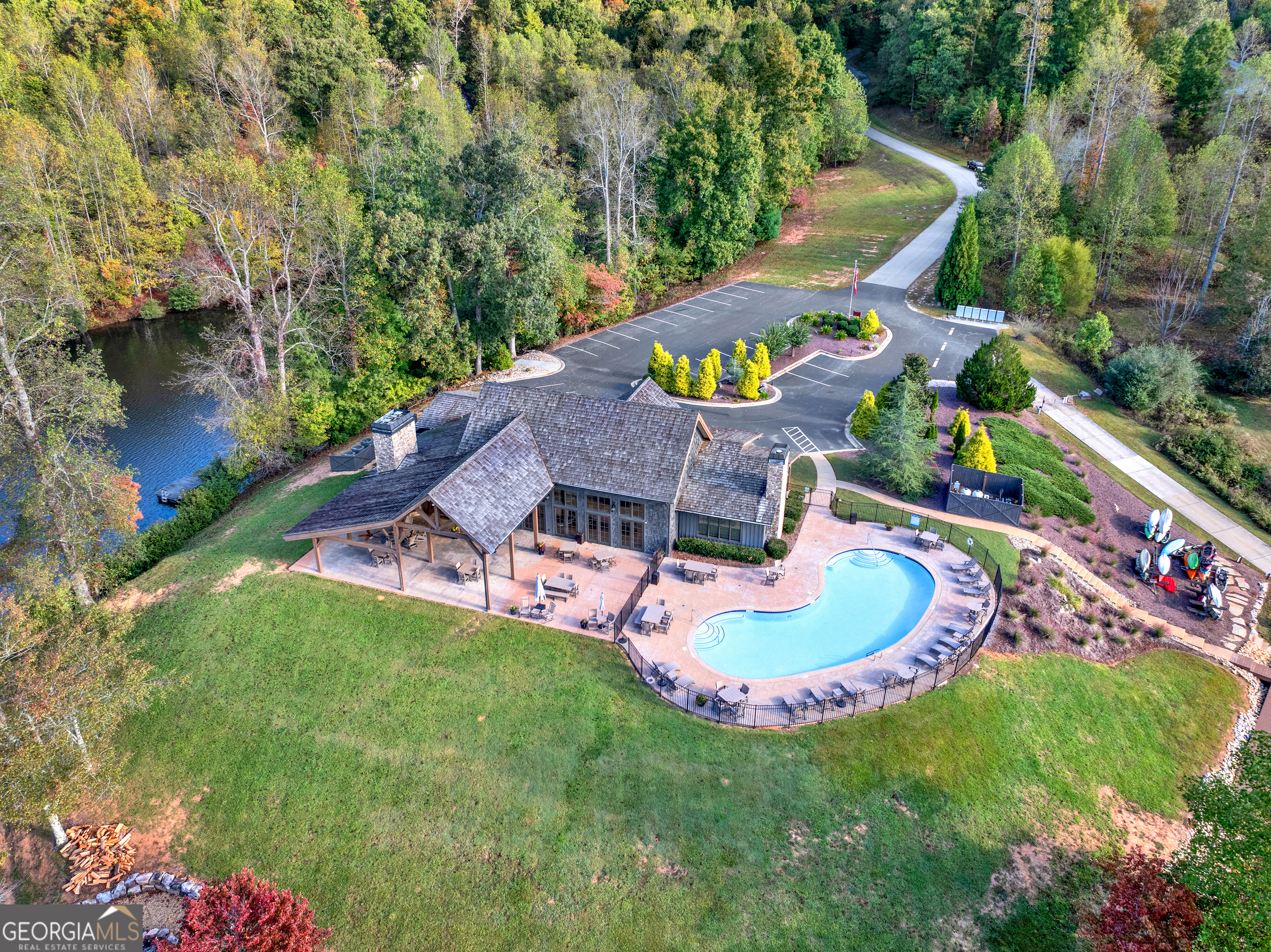 140 Forked Leaf RD