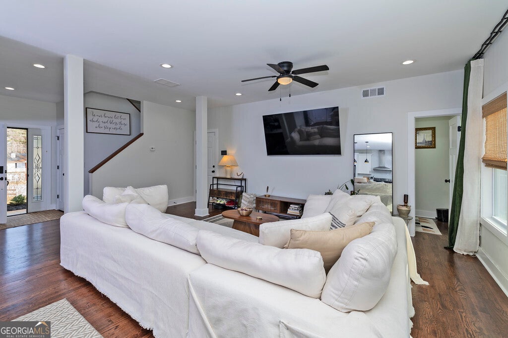 516 Chestnut Oak DR