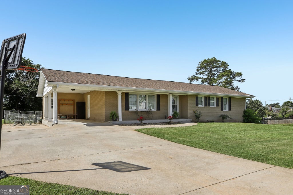 Photo of 266 Lagrange Street, Newnan, GA 30263 (MLS # 10795632)