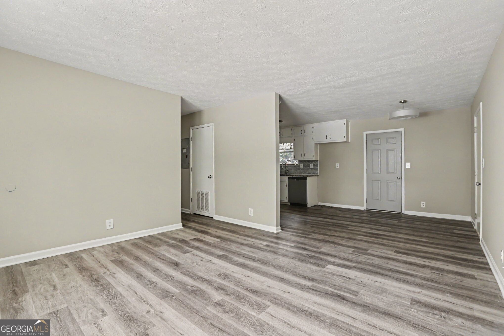 2541 Kelly Lake DR