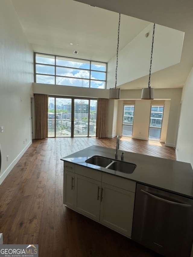 1100 Howell Mill RD NW 913