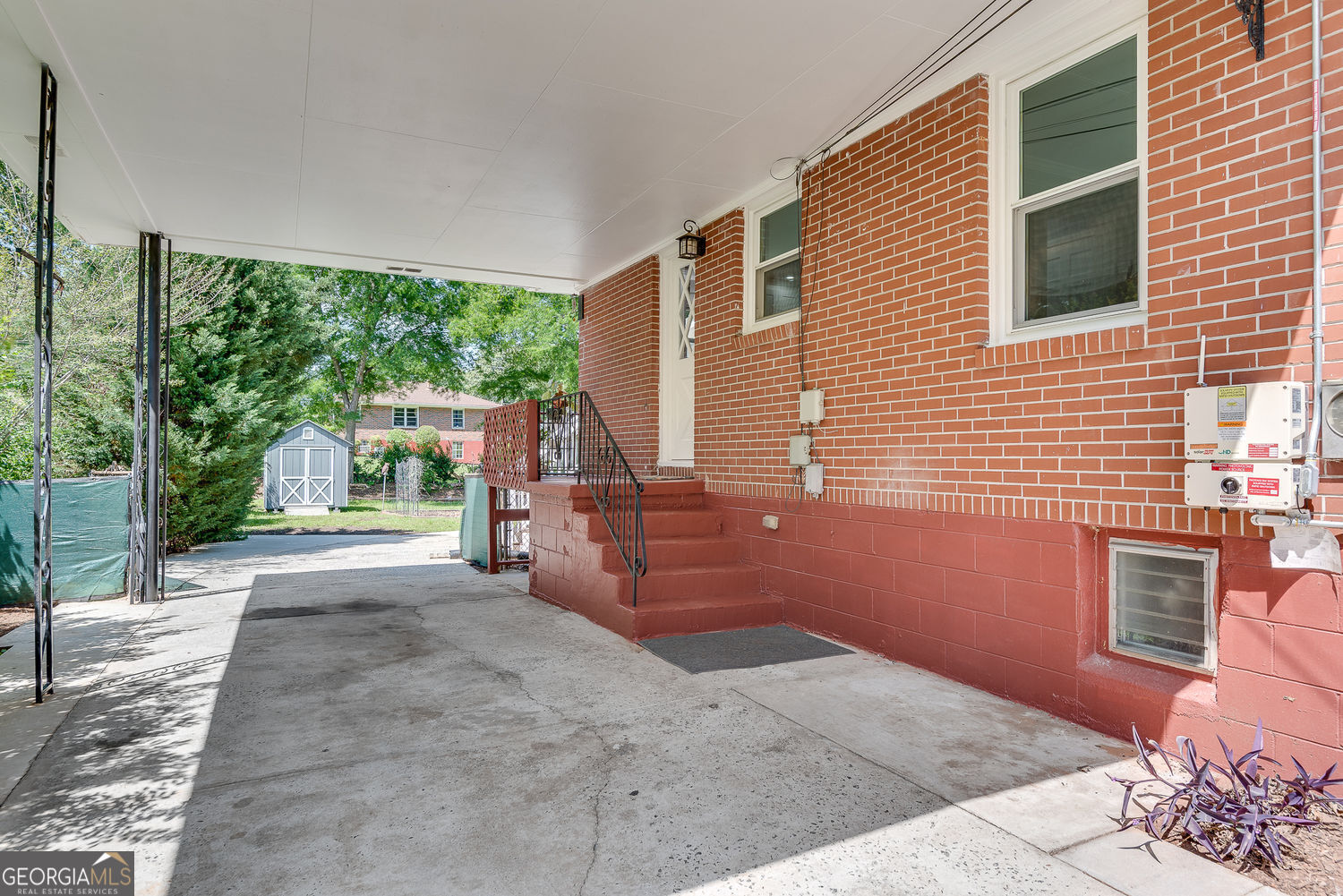 243 Woodview LN