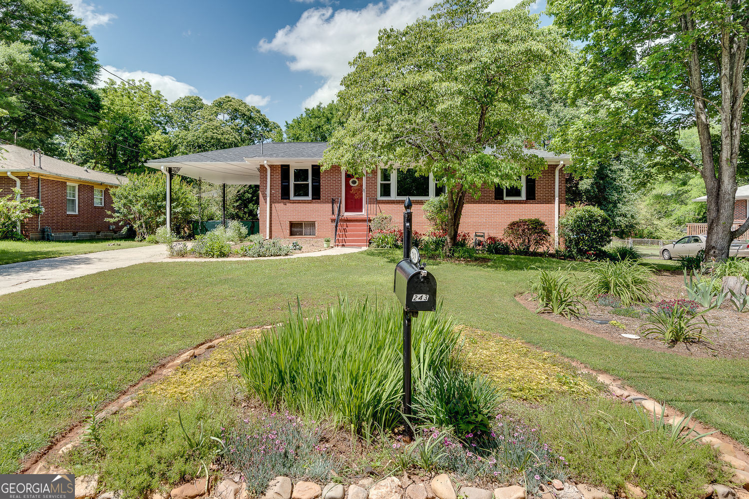 243 Woodview LN