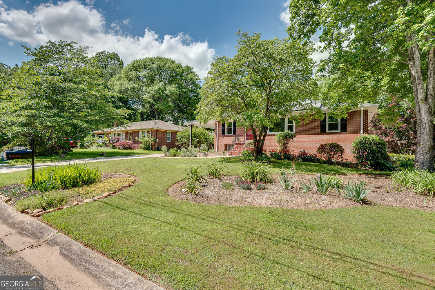 243 Woodview LN