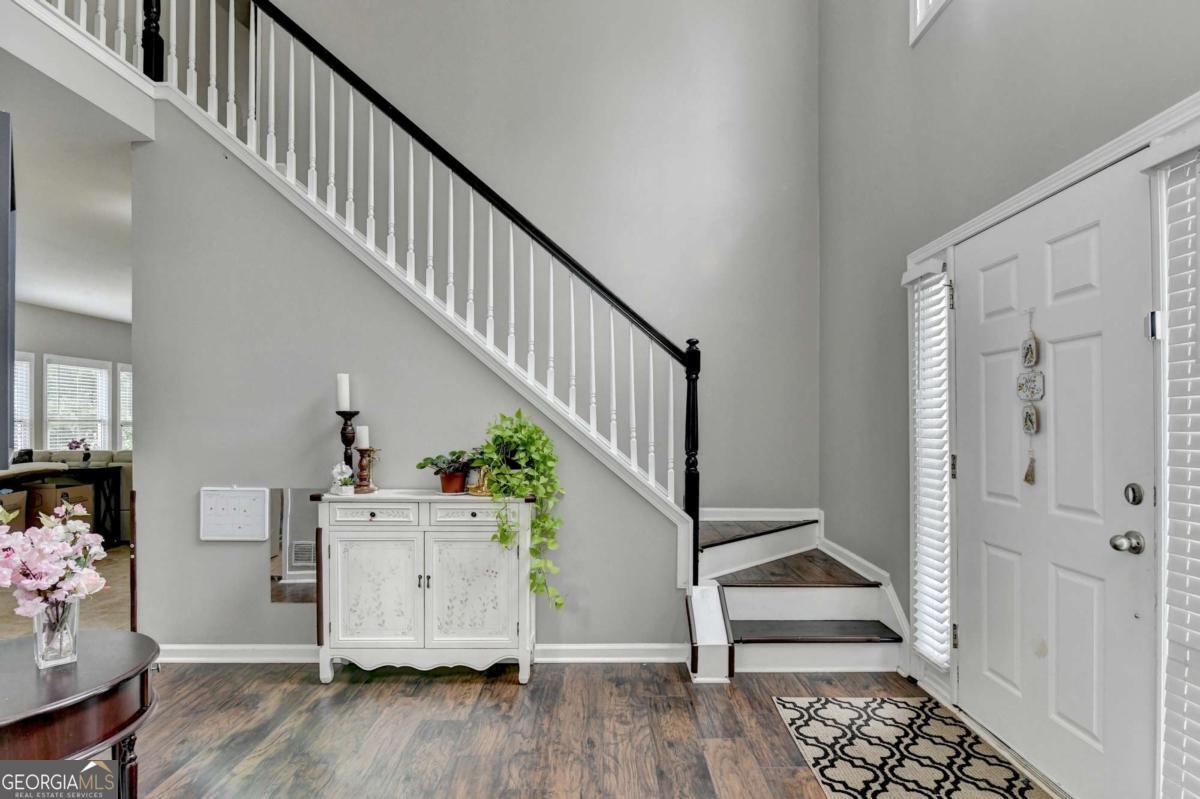 1053 Hawk Creek TRL