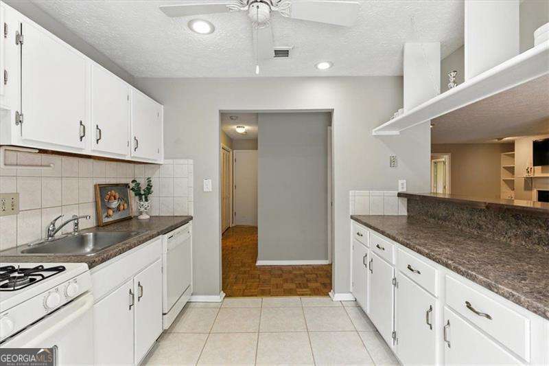 CEDAR CIRCLE - Residential