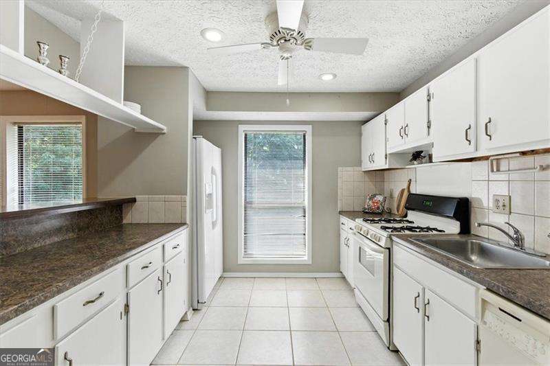 CEDAR CIRCLE - Residential