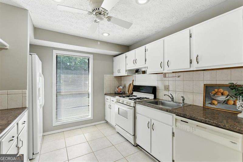 CEDAR CIRCLE - Residential