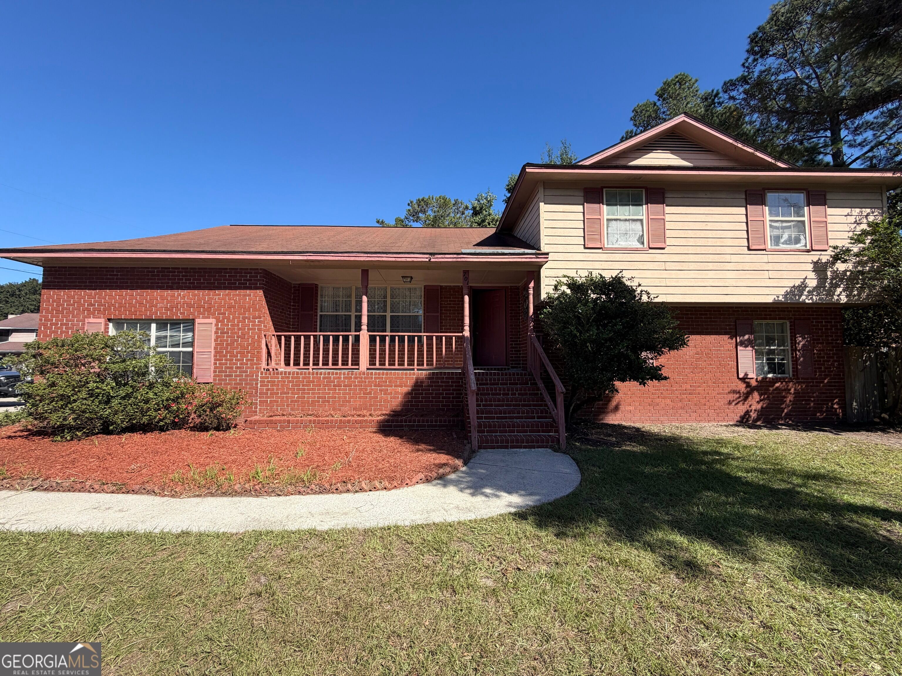 701 Charlotte CT